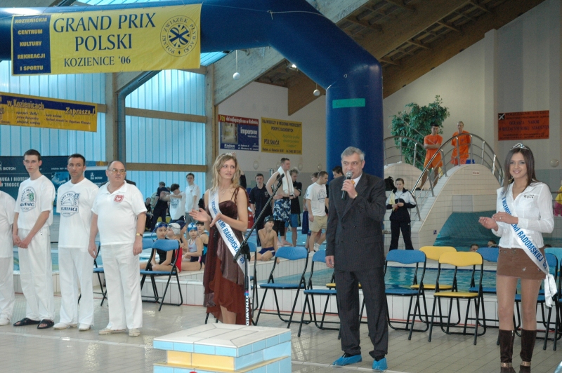 Krzysztof Usielski - prezes Polskiego Związku Pływackiego dokonuje oficjalnego otwarcia zawodów