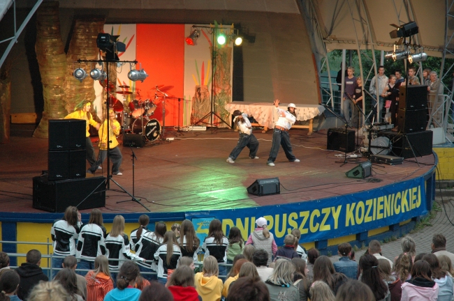 Pokaz tańca nowoczesnego szkoły tańca „ROCKSTEP”