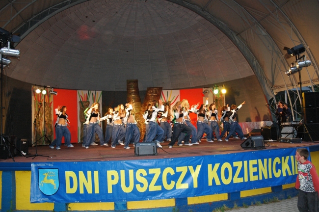 Pokaz tańca nowoczesnego szkoły tańca „ROCKSTEP”